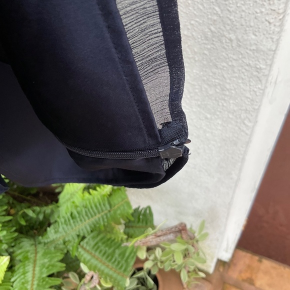 St. John Women’s Navy Blue Top - Picture 5 of 9